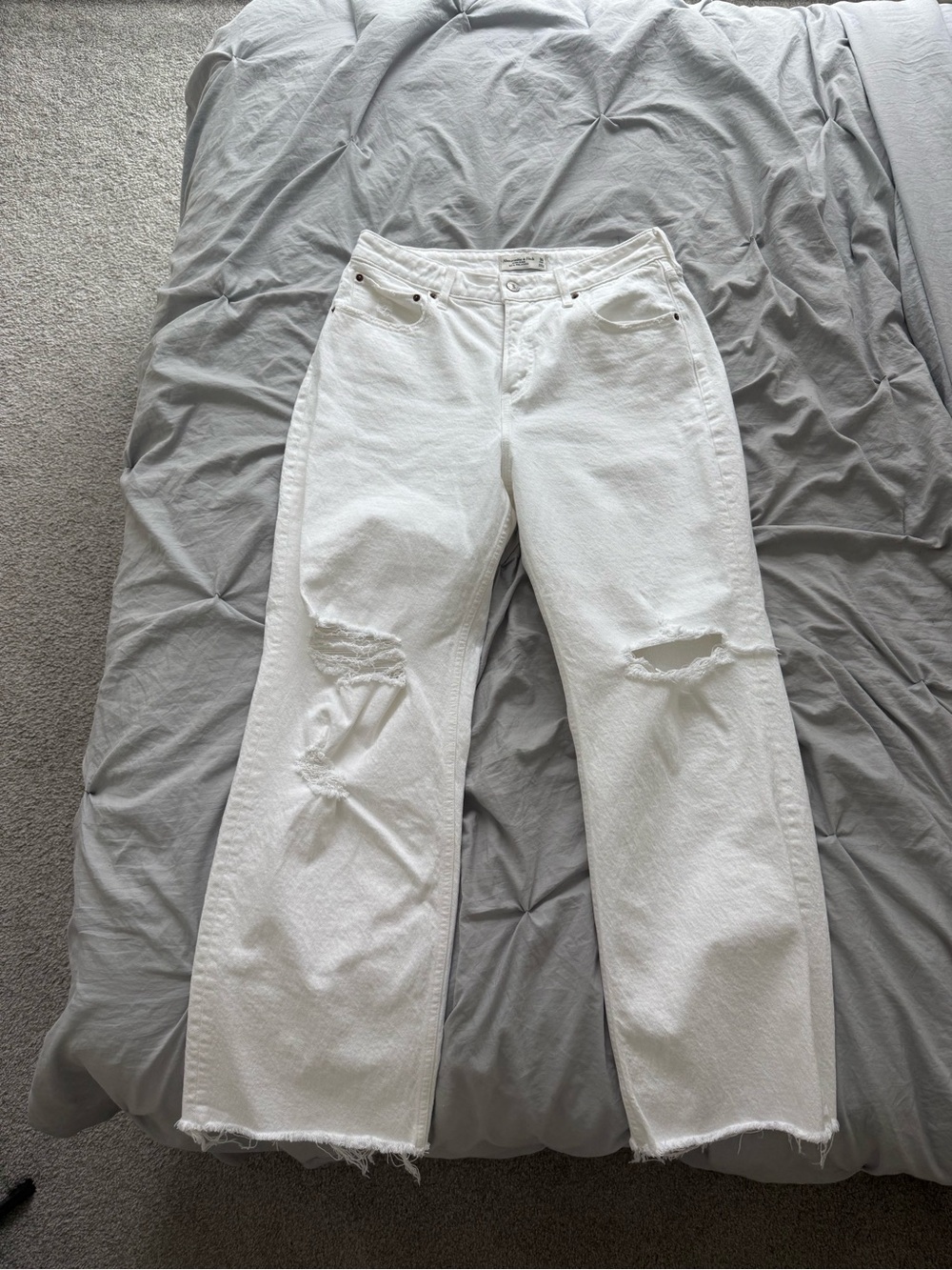 Abercrombie & Fitch White high rise 90’s relaxed 30 short curve love Jeans